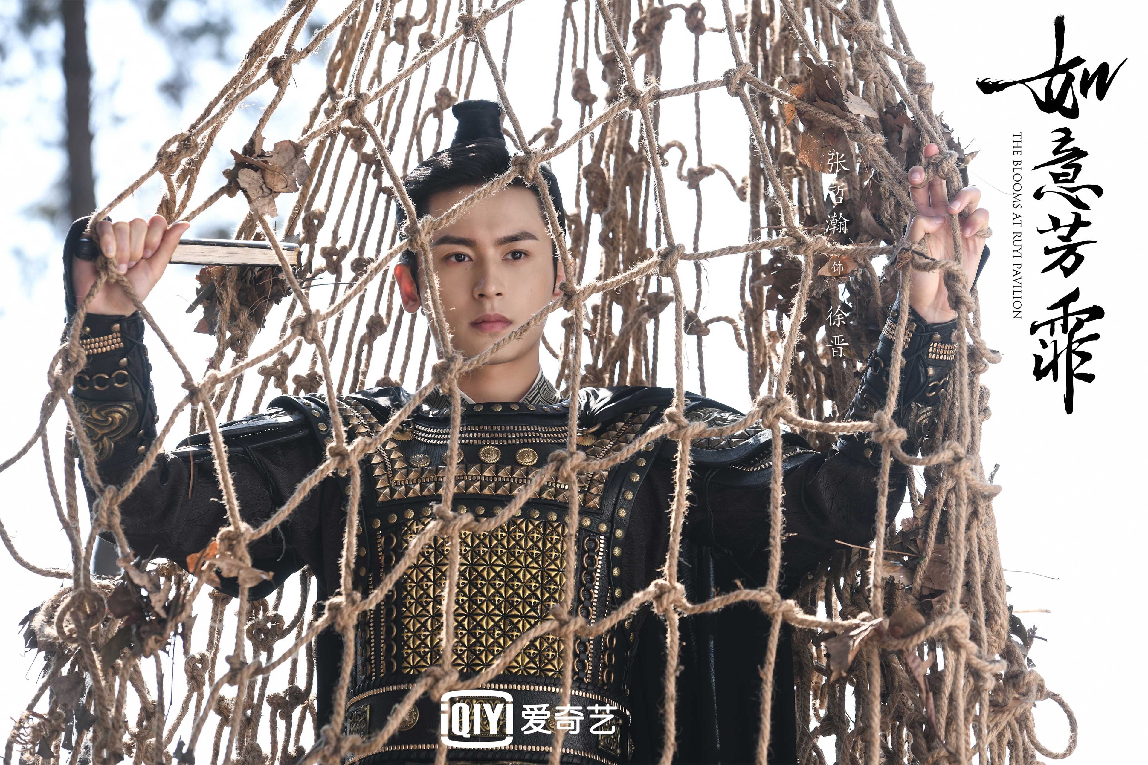 开云官方网站-篮球电竞联动尝试吸引新生代球迷群体，篮球电竞球场现场赛 4×5